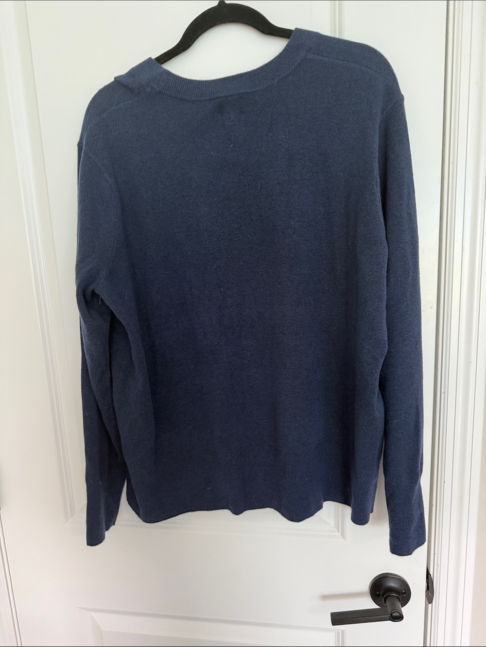 Classic women’s V-Neck Sweater in Navy - Picture 3 of 3
